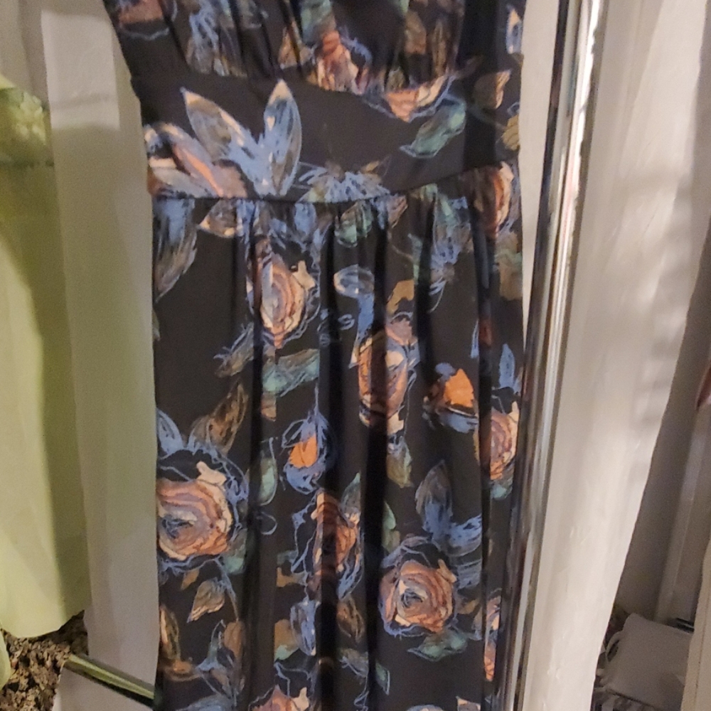 Dress - Picture 3 of 4